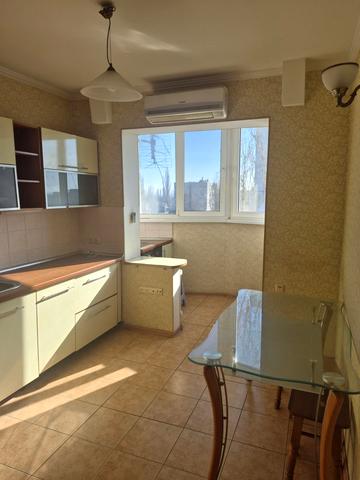 Князя Володимира Великого просп., 88