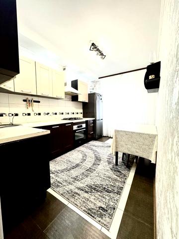 Академіка Сахарова вул., 44