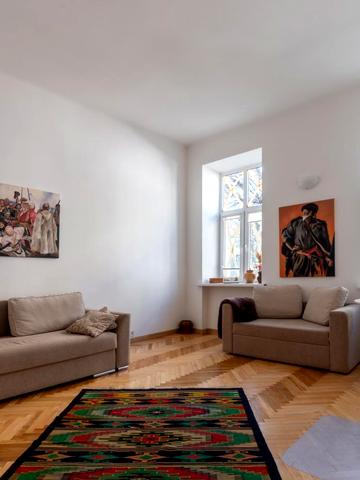 Грицька Чубая вул. (), 3