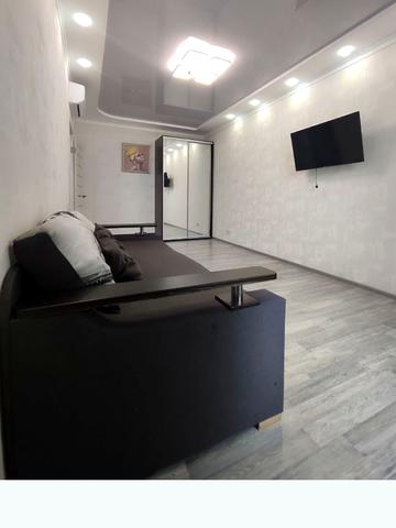 Михайлівська вул., (Будинок 1)