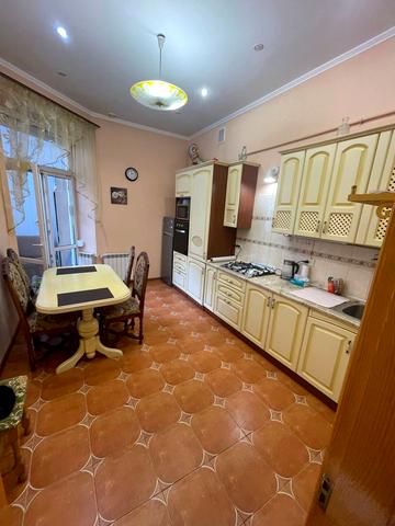 Шептицьких вул., 19