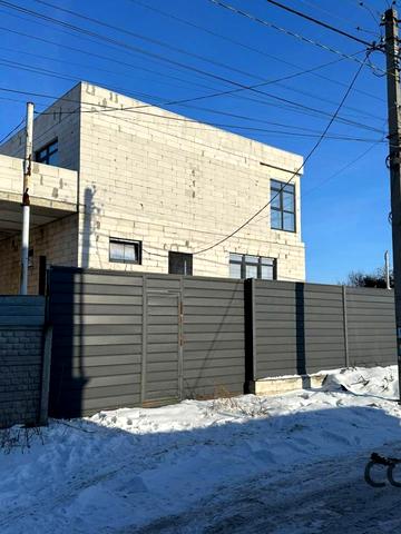 Новоселівська вул., 22