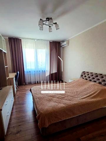 Григорія Ващенка вул., 1