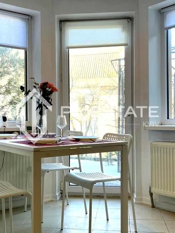 Яцютівка вул., 22