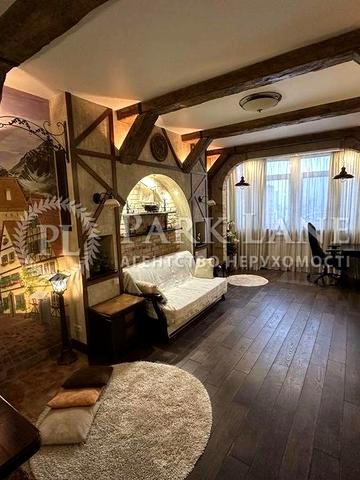 Дмитрівська вул., 80