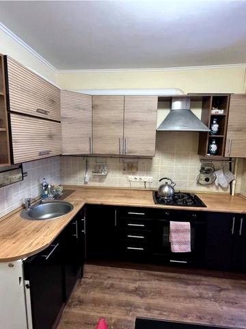 Анни Ахматової вул., 11