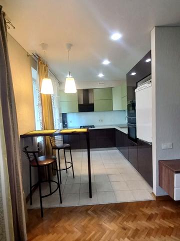 Чернігівська вул., 2