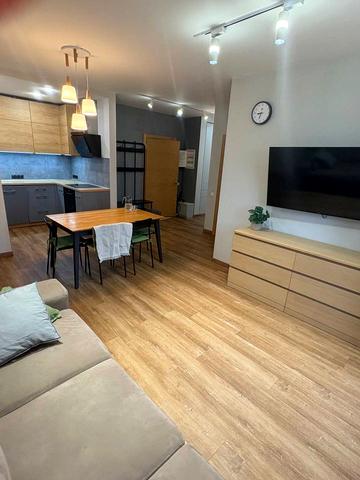 Вацлава Гавела бульв. (Івана Лепсе), 28