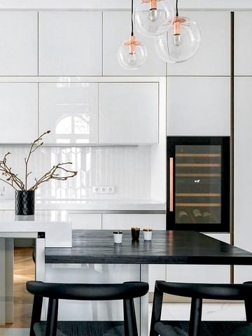 Старий Ринок пл., 8