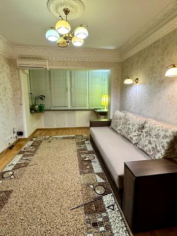 Академіка Булаховського вул., 30