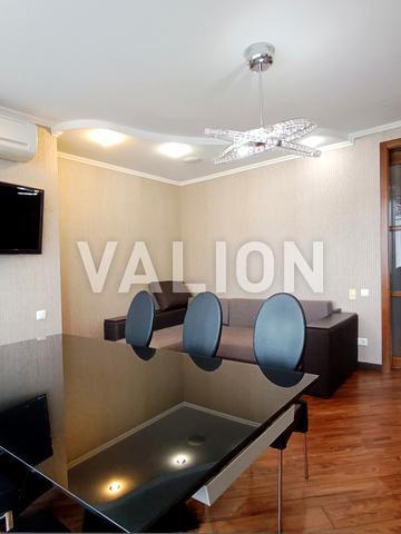 Анни Ахматової вул., 35