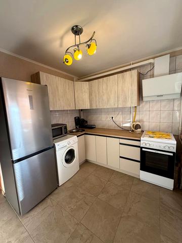 Оболонська пл. (Дружби Народів СРСР), 5