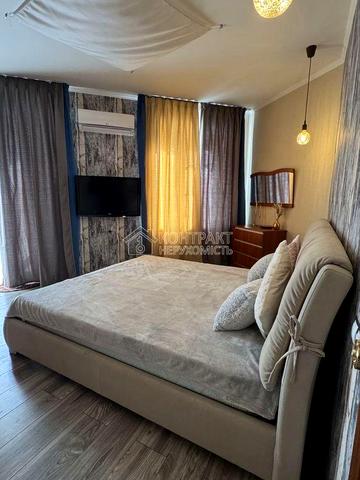 Алчевських вул. (Артема), 56