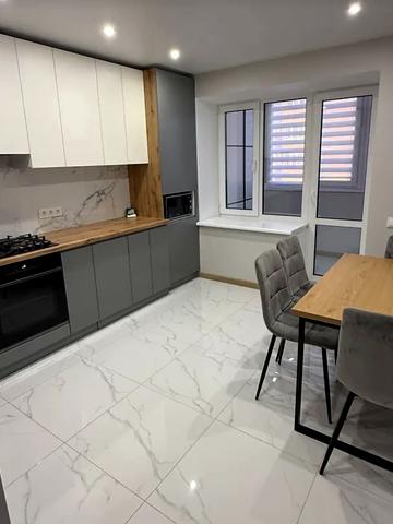 Довженка вул., 24