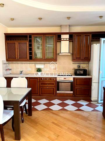 Дмитрівська вул., 69