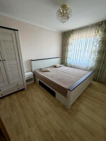 Академіка Євгена Лазаренка вул., 48а