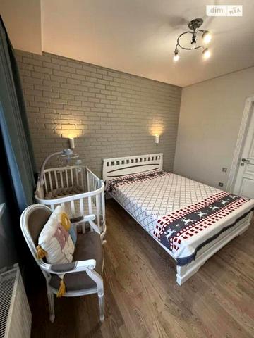 Євгена Лисика вул., 2