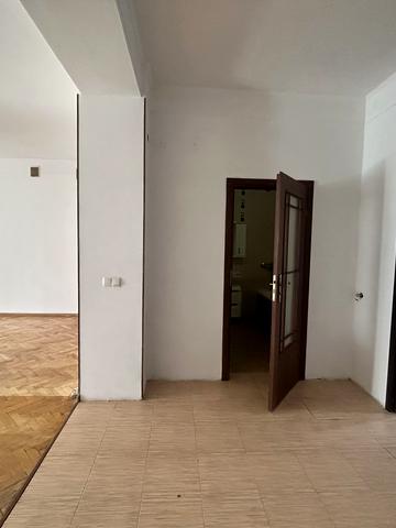 Родини Барвінських вул., 12