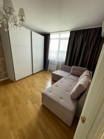 Володимира Івасюка просп. (Героїв Сталінграду), 2-Д