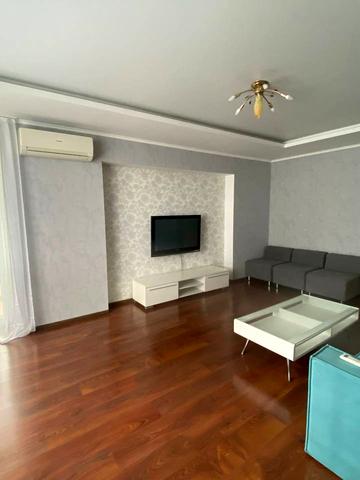 Дніпровська набережна вул., 1-А