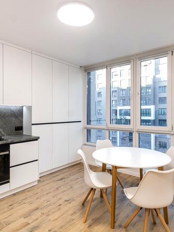 Героїв Миколаєва вул., (Будинок 4)