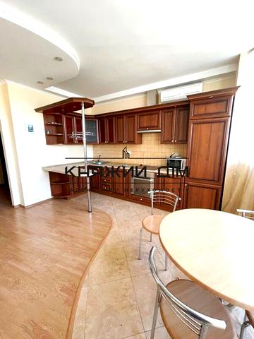 Урлівська вул., 11/44