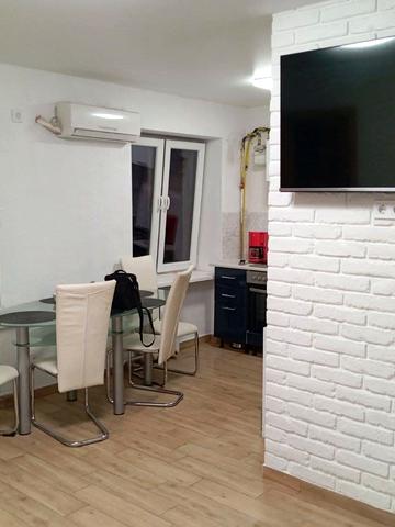 Роксоляни вул., 33а