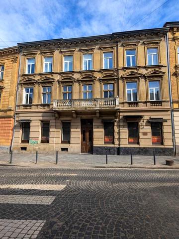 Михайла Грушевського вул., 15