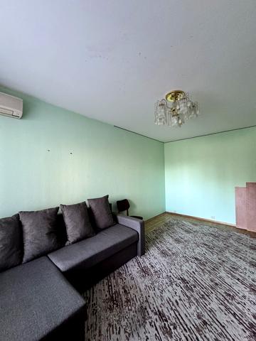 Анни Ахматової вул., 21