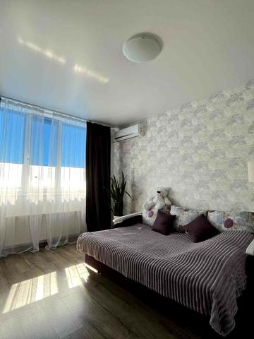 Захисників України вул. (1-го Травня), 42