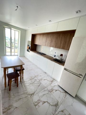 Злуки просп., 18