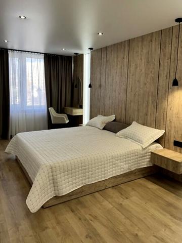 Білогірська вул., 13