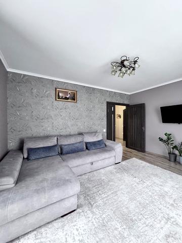 Василя Стуса вул., 44