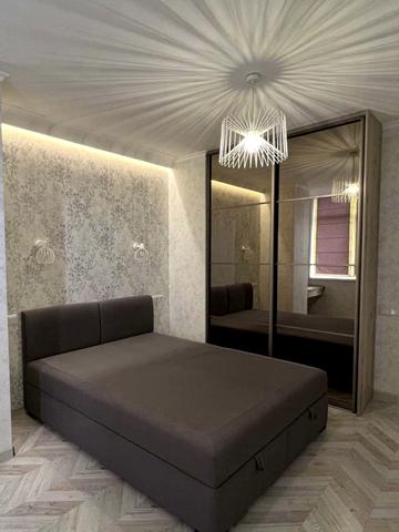 Олександрівська вул., 1