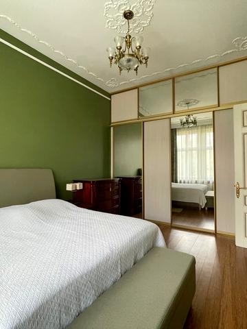 Князя Романа вул. (), 32