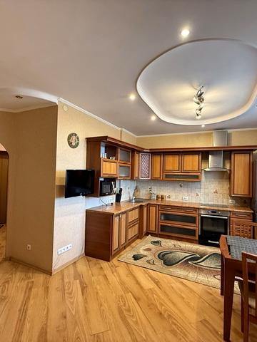 Василя Касіяна вул., 2/1