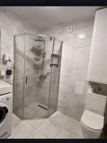 Академіка Янгеля вул., 12