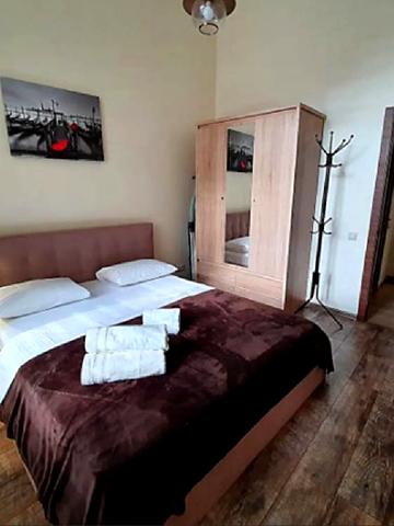 Велика Житомирська вул., 8-А