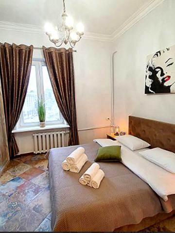 Софіївська пл., 1/2