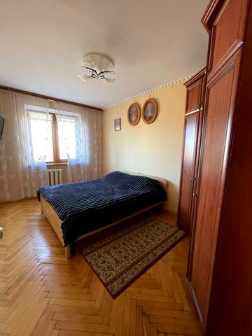 Демнянська вул., 18