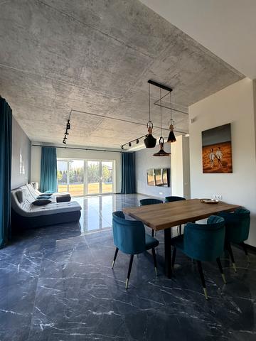 Центральна вул.