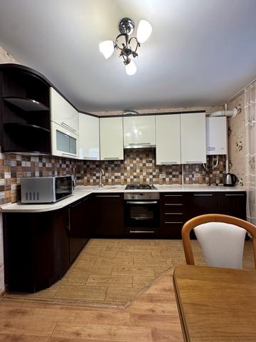 Лозовецька вул., 4