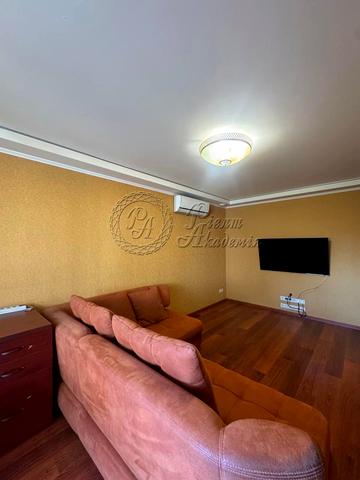 Академіка Глушкова просп., 33