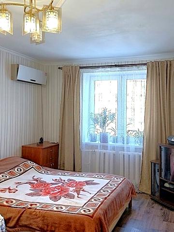 Михайла Грушевського вул., 52