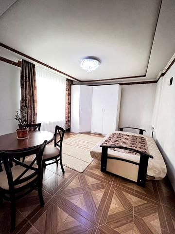 Ярослава Гашека вул., 12