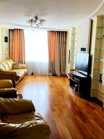 Вячеслава Чорновола вул., 20