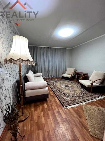 Менахем-Мендл Шнеєрсона вул. (Мініна), 11