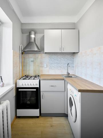 Йорданська вул. (Лайоша Гавро), 8