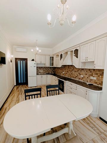 Перлинна вул., 1