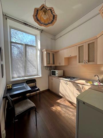 Залізнична вул., 47